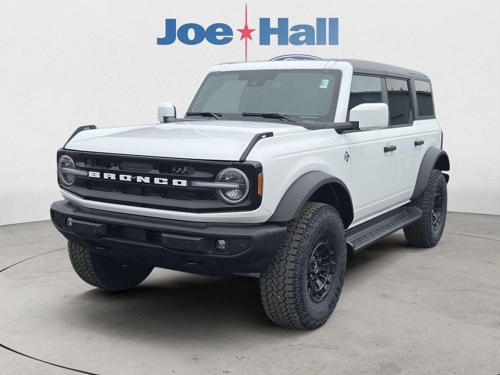 2026 Ford Bronco Outer Banks in Oxford White — front three-quarter view