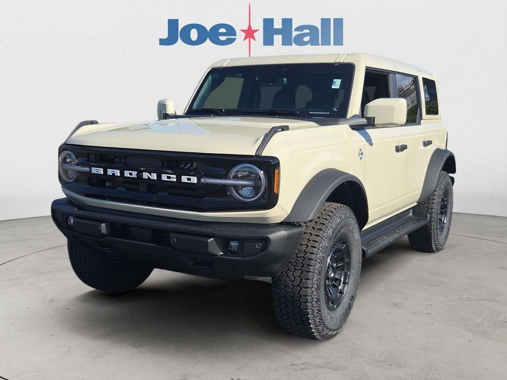 2026 Ford Bronco Outer Banks in Desert Sand — front three-quarter view