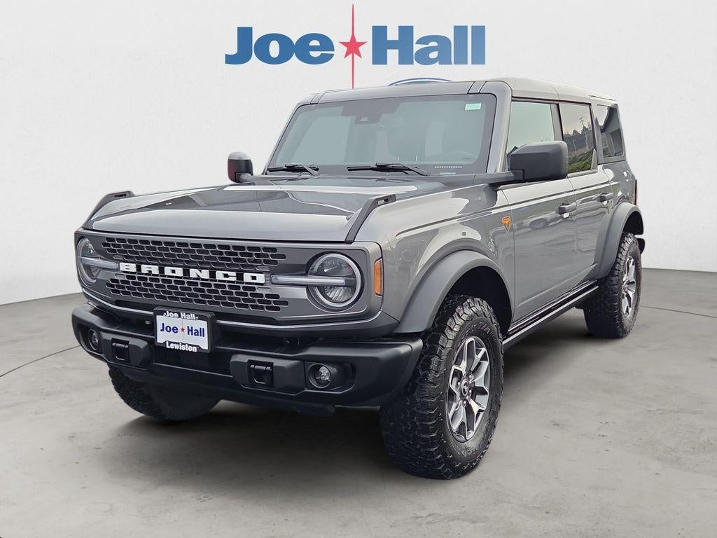 2025 Ford Bronco Badlands in Gray — front three-quarter view